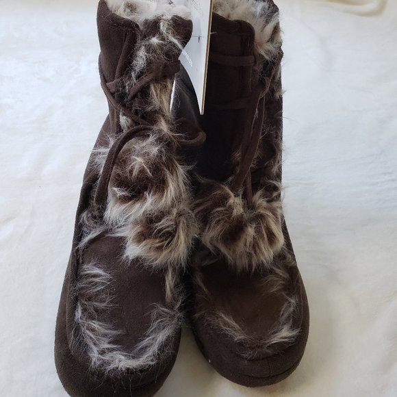 Slippers - Picture 1 of 6